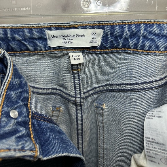 abercombie and fitch Women's Distressed Blue Jeans SIZE 27 NWOT - Picture 2 of 5